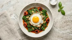 Friarielli di papà in padella: con pomodorini o uovo fritto, pronti in pochi minuti